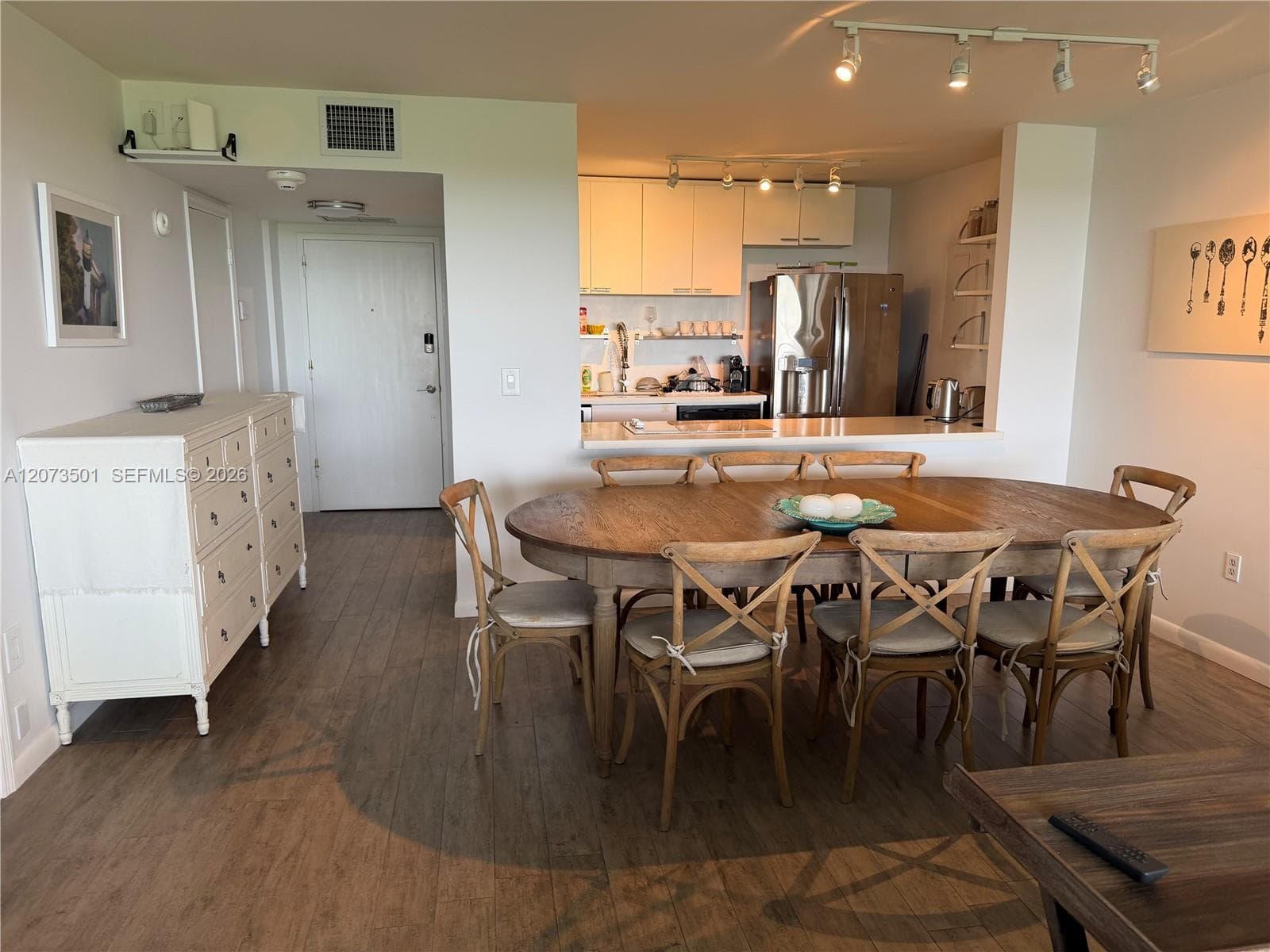 906 photo 3