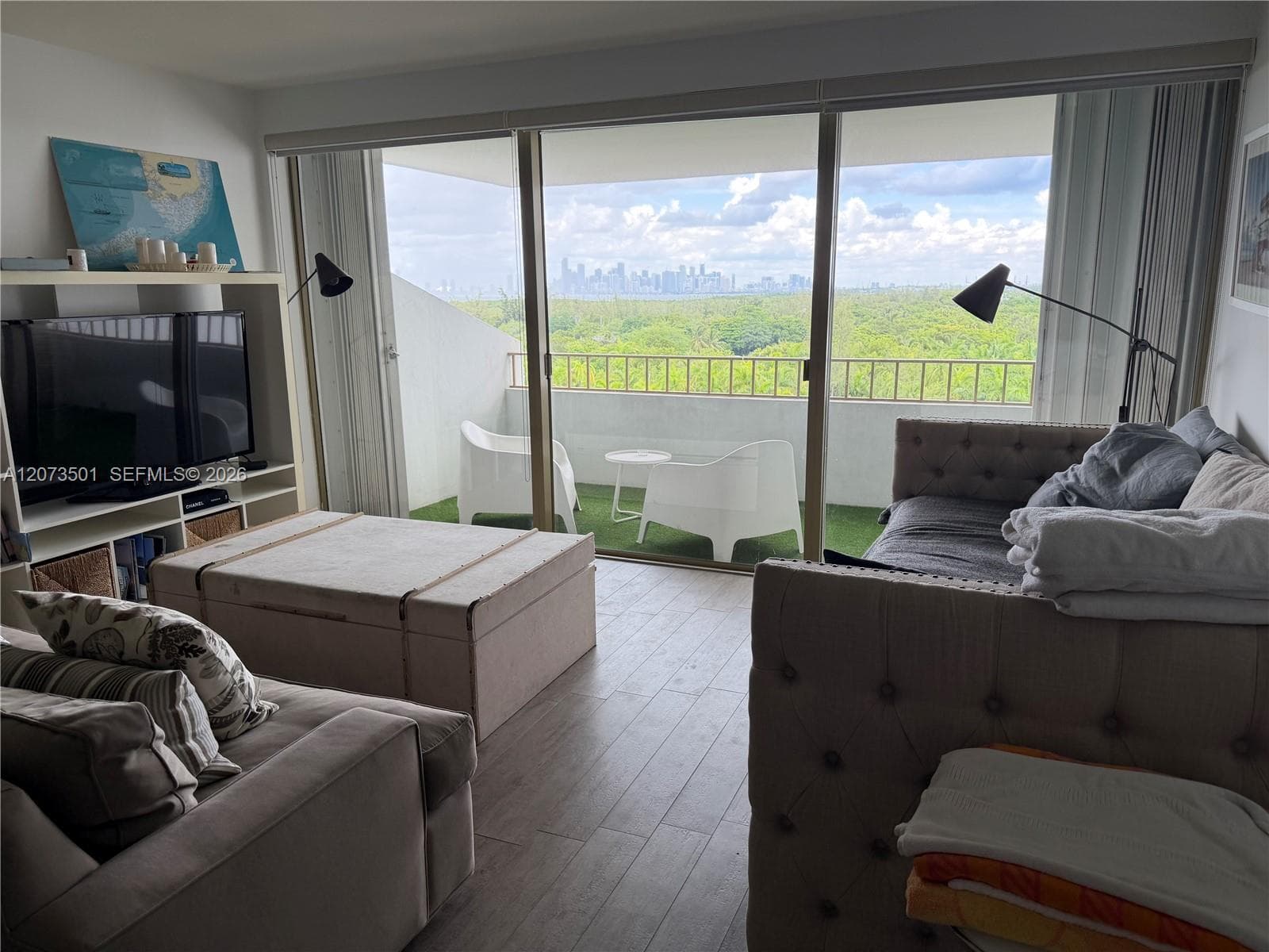 906 photo 1