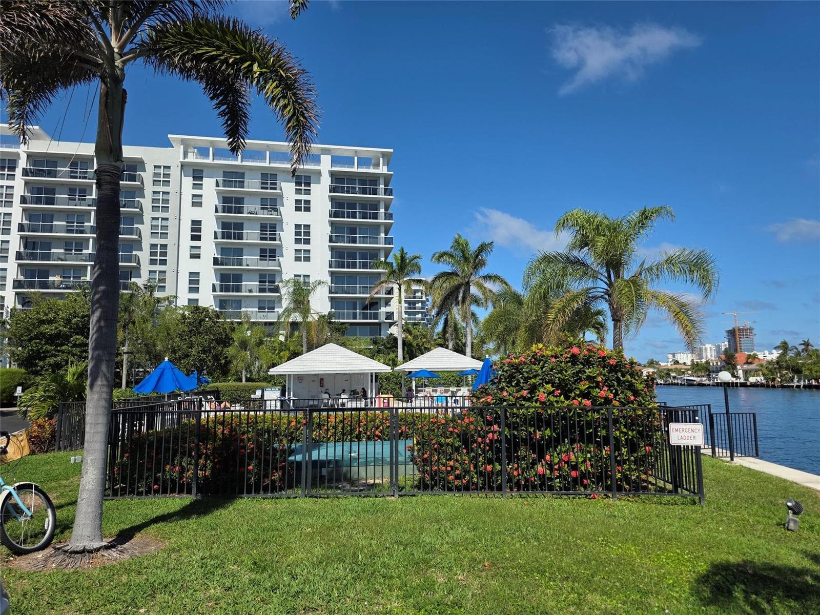 6391 Bay Club Drive 4 photo 2