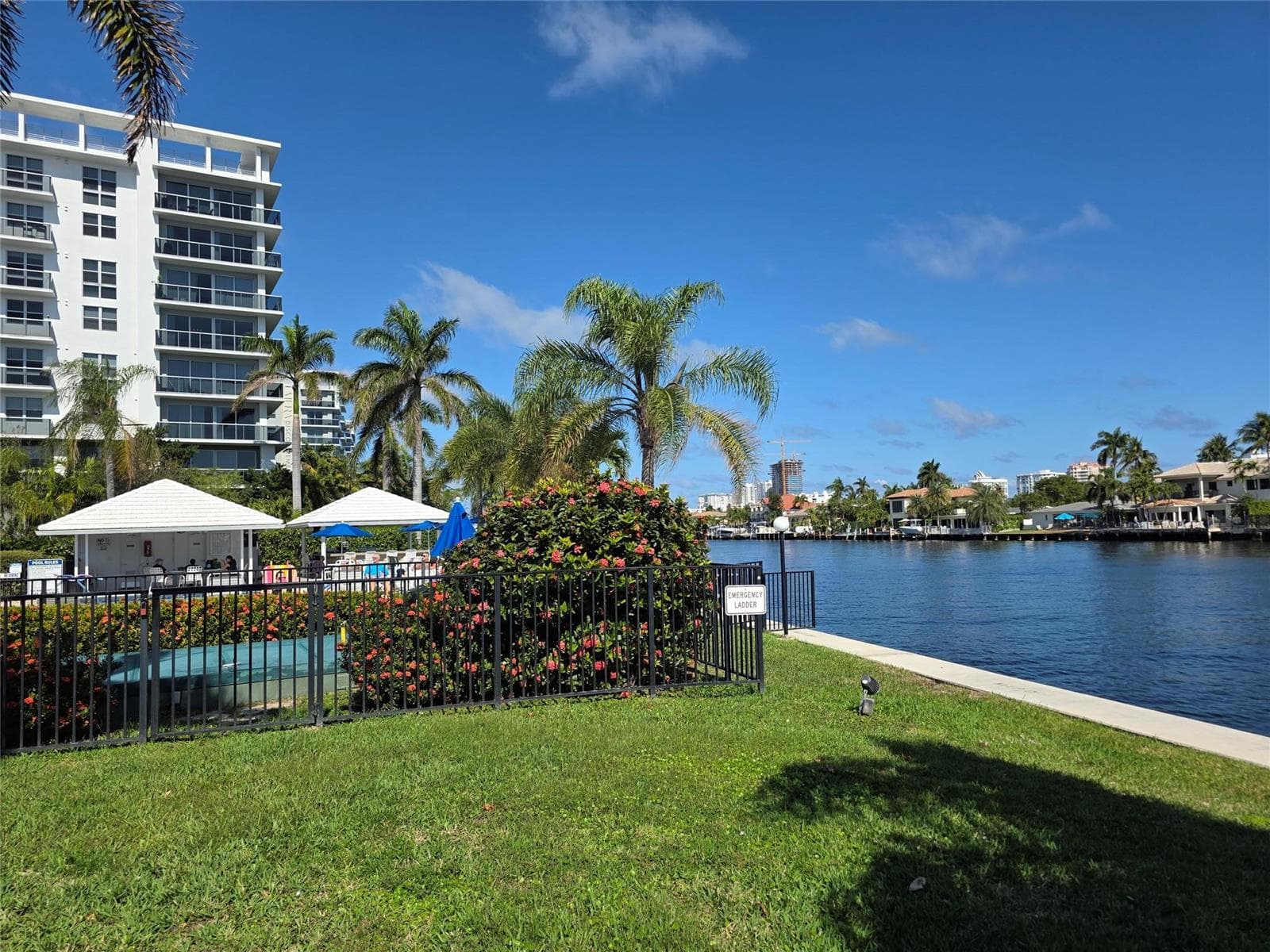 6391 Bay Club Drive 4 photo 6