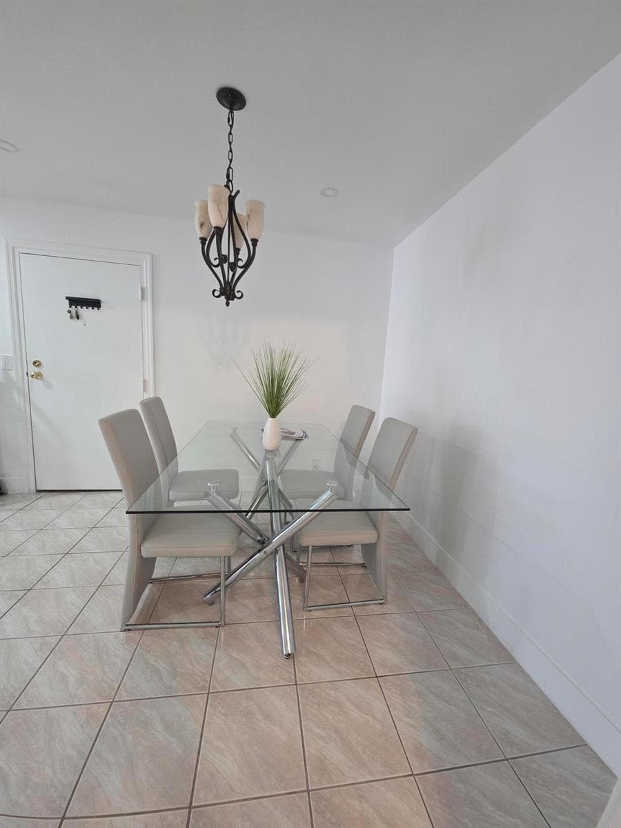 6391 Bay Club Drive 4 photo 7