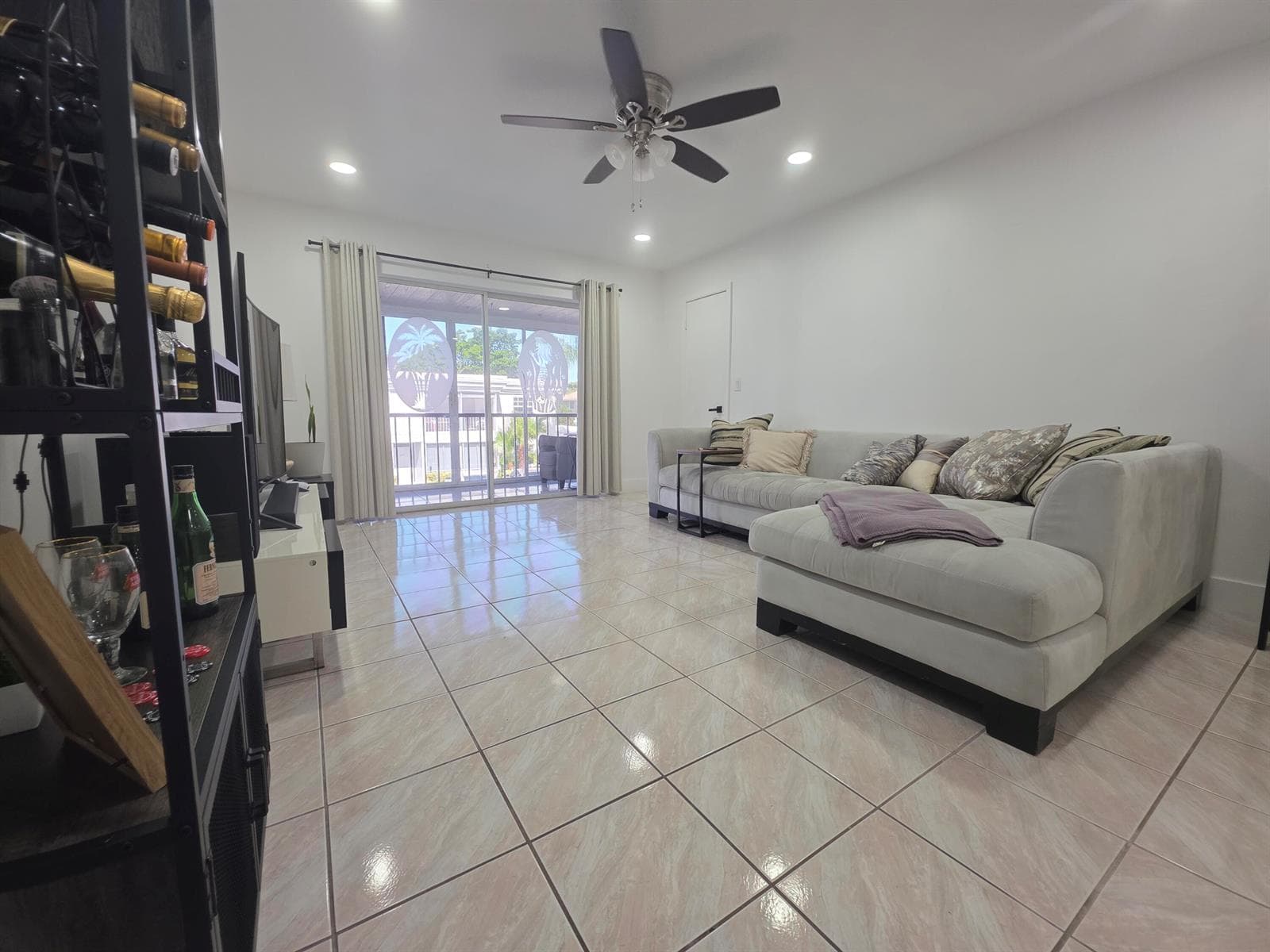 6391 Bay Club Drive 4 photo 9