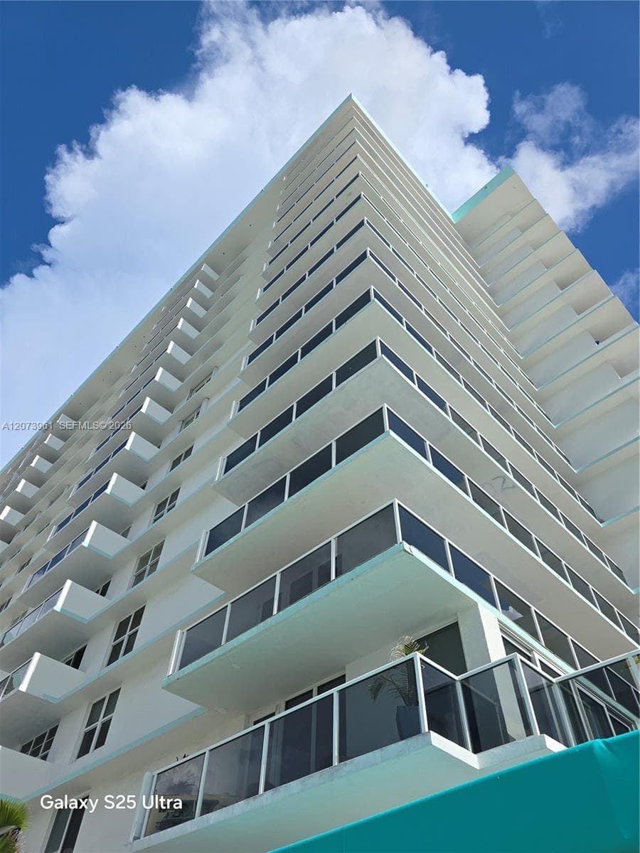 3725 S Ocean Dr 619 photo 3