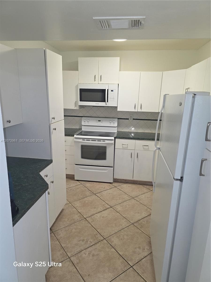 3725 S Ocean Dr 619 photo 9