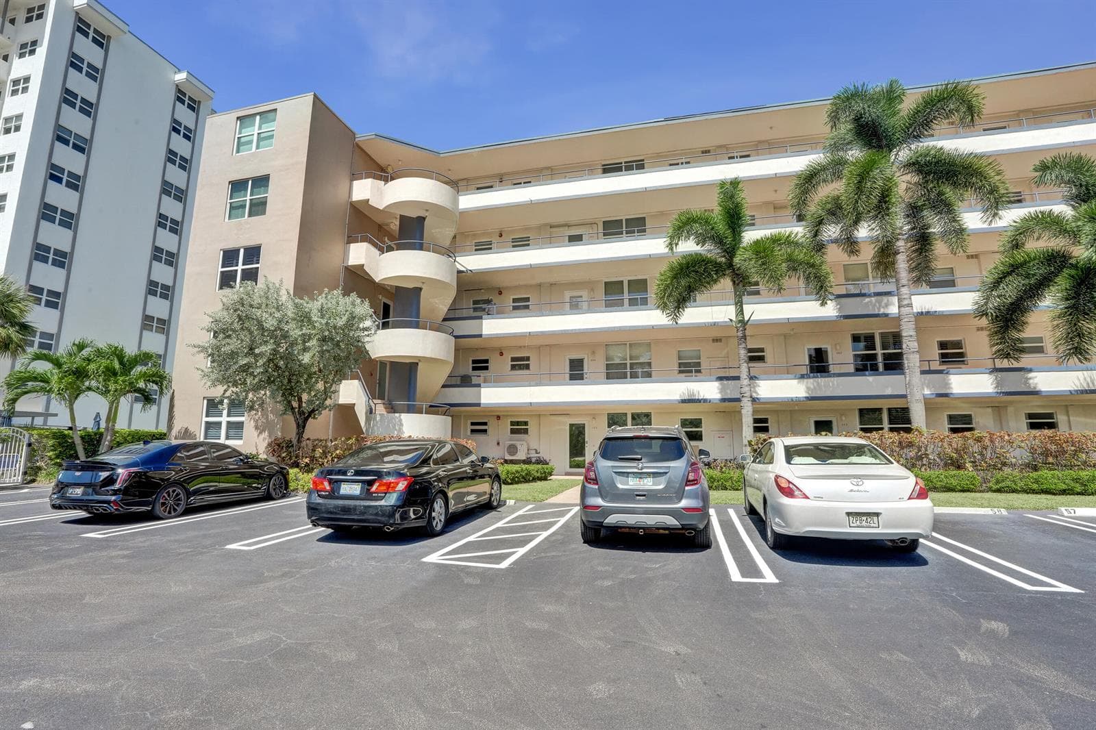 401 N Riverside Drive 201 photo 21