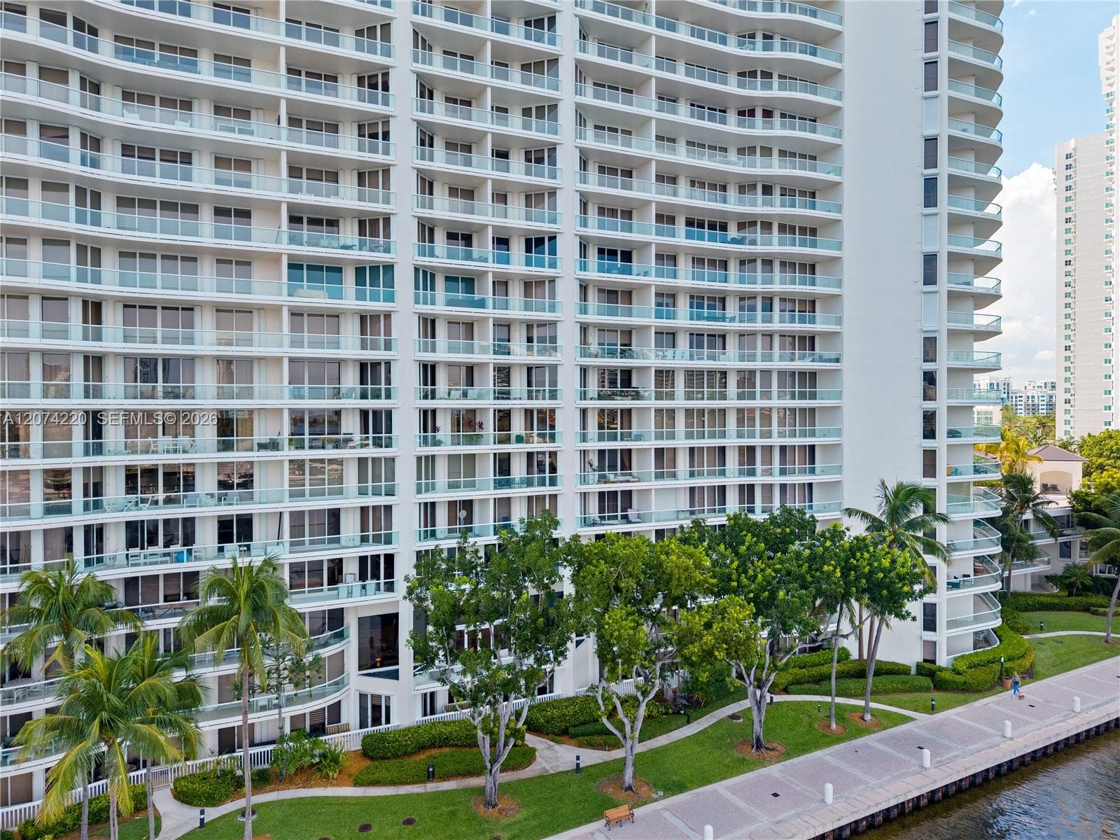 7000 Island Blvd 609 photo 7