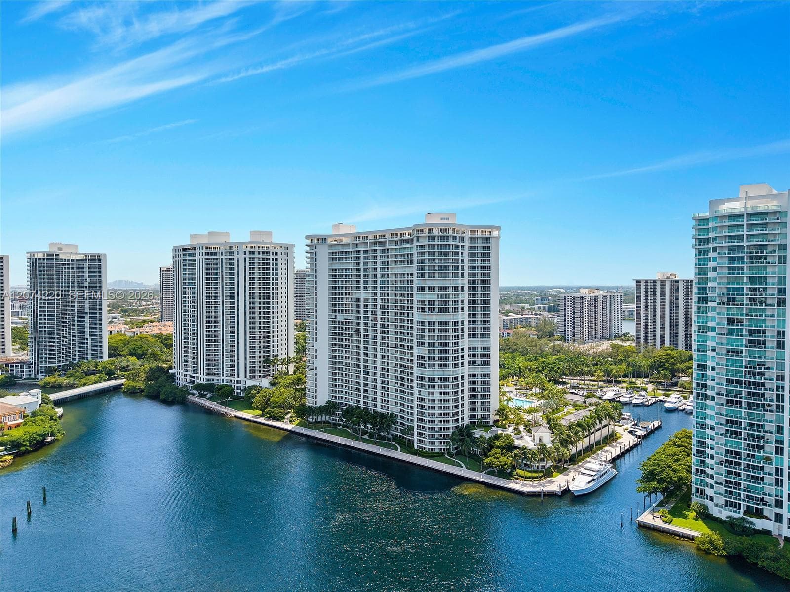 7000 Island Blvd 609 photo 3