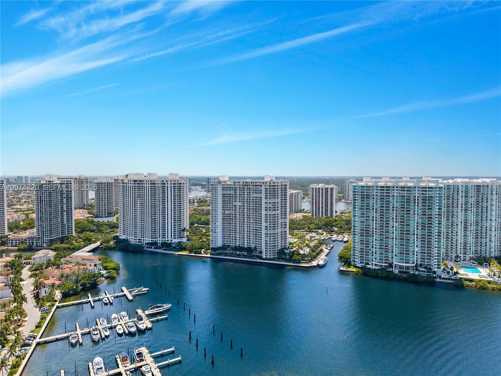 7000 Island Blvd 609 photo 1