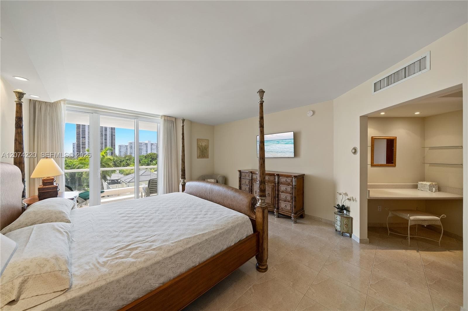 7000 Island Blvd 609 photo 20