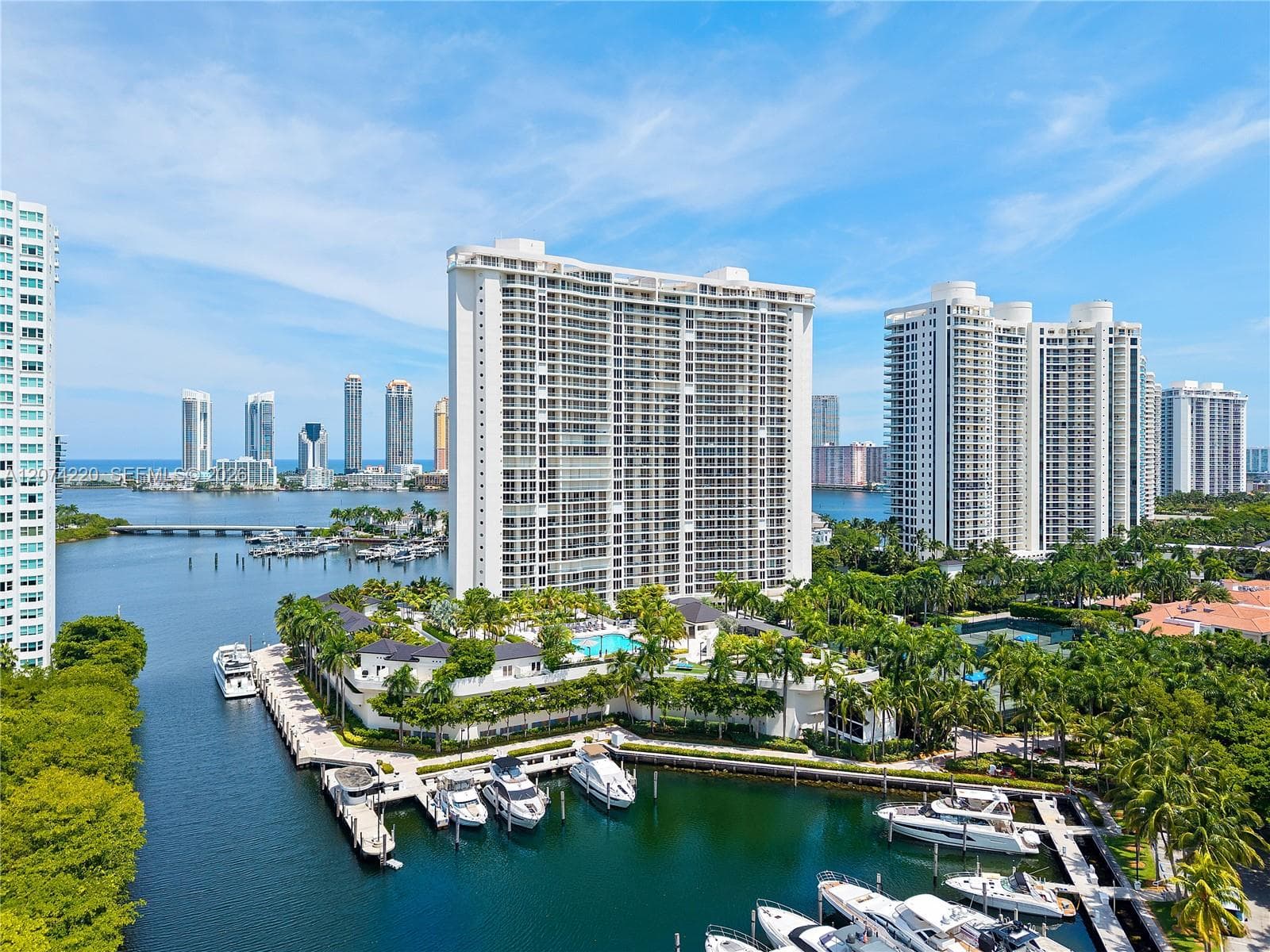7000 Island Blvd 609 photo 10