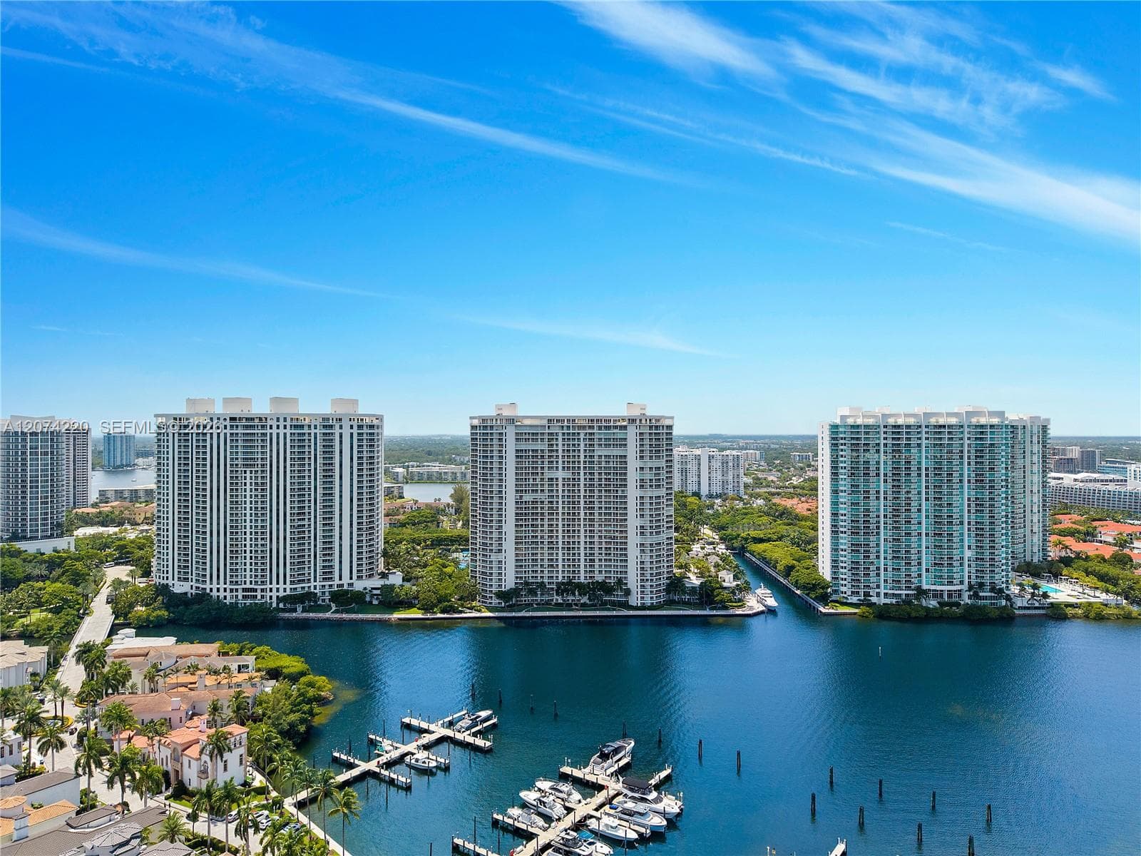7000 Island Blvd 609 photo 4