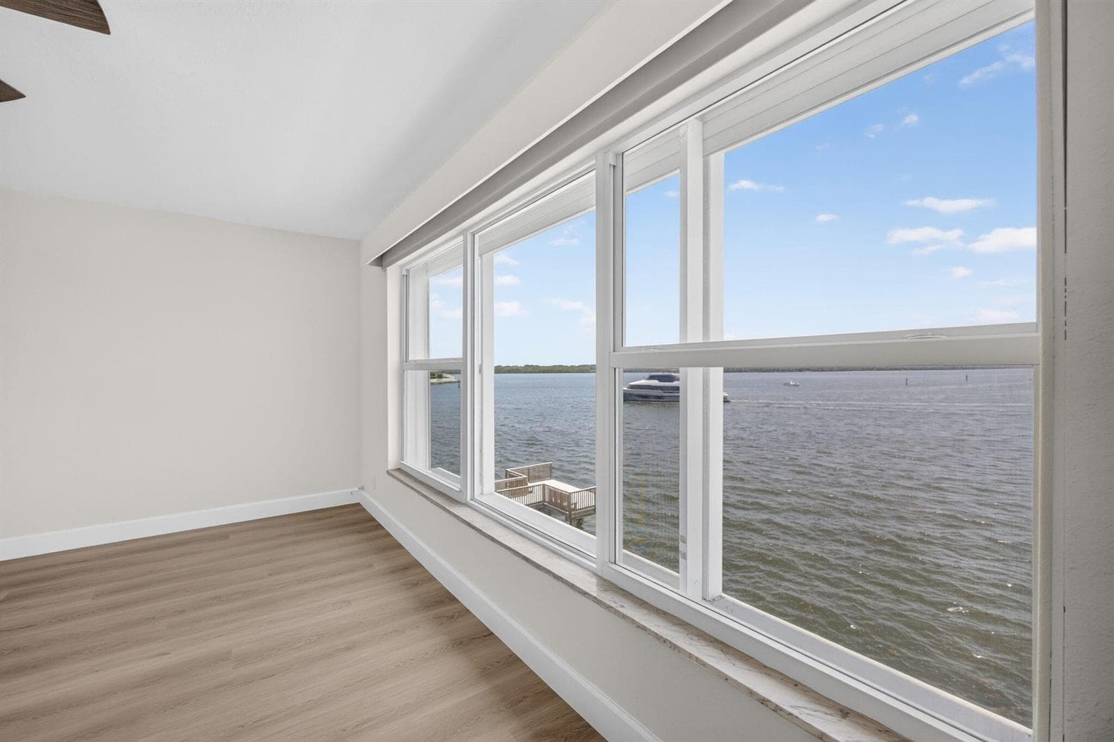 52 YACHT CLUB Drive 305 photo 16