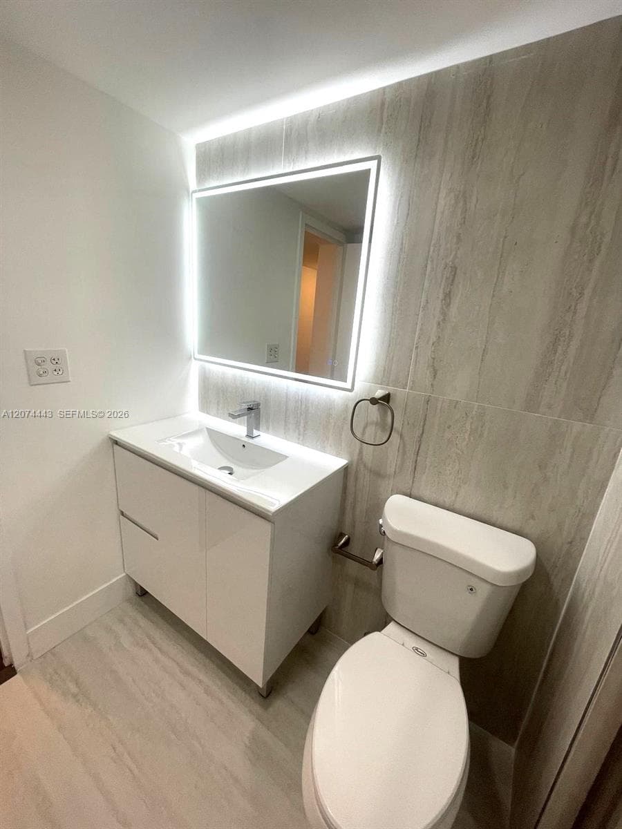 2450 NE 135th St 209 photo 20