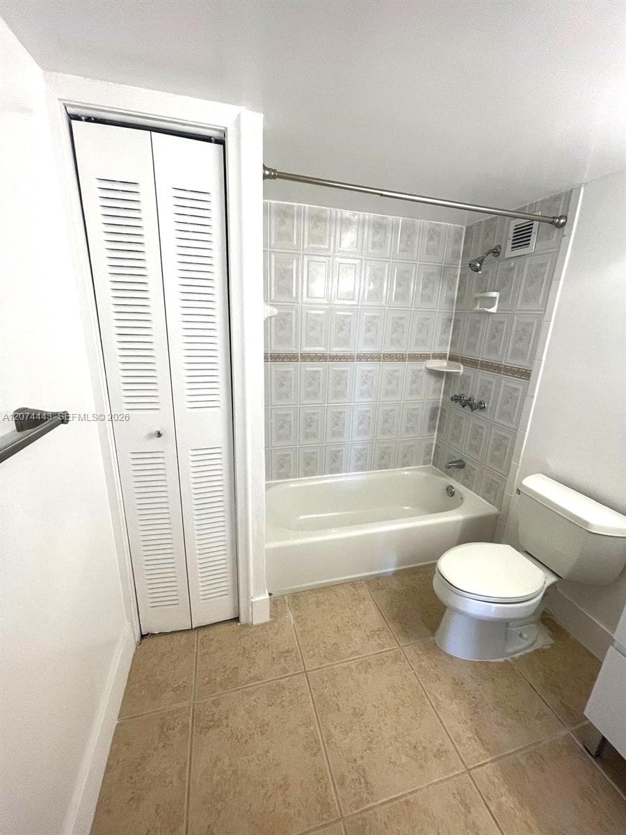 2450 NE 135th St 209 photo 25