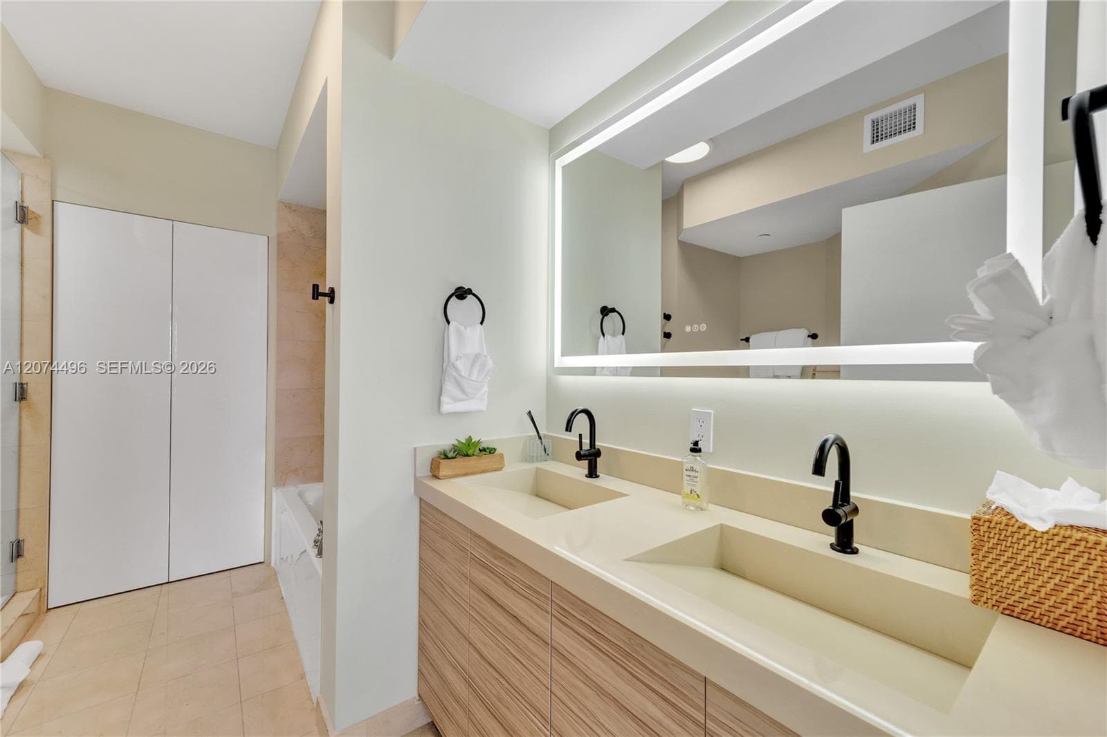 3906 photo 2
