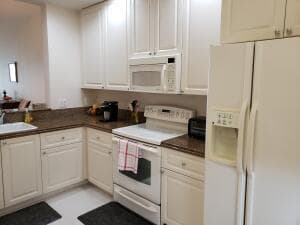 27 HARBOUR ISLE Drive W 305 photo 4
