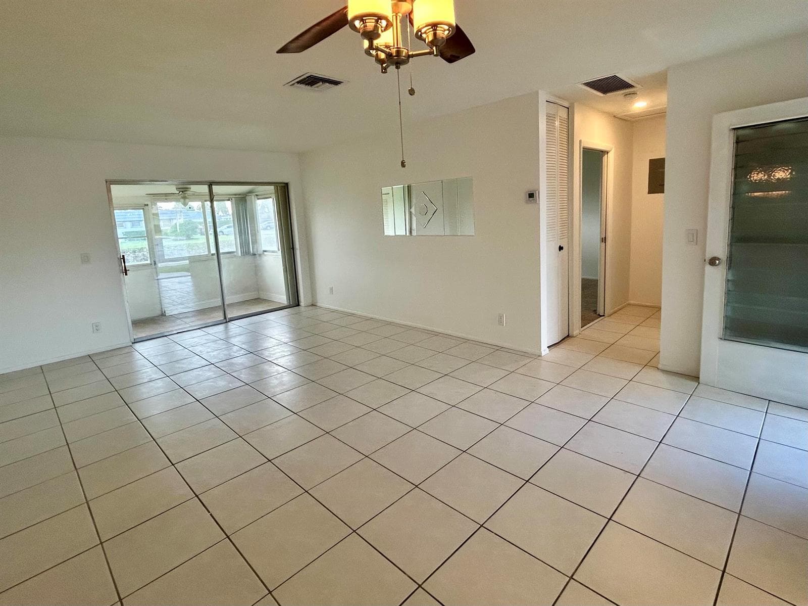 2895 CROSLEY Drive W C photo 6