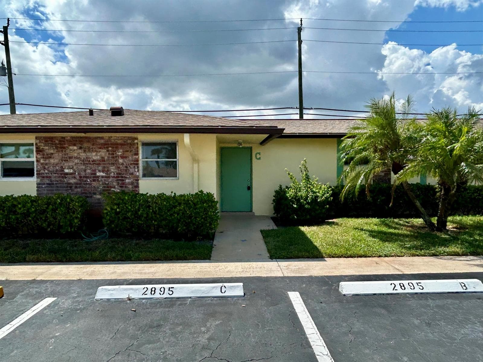 2895 CROSLEY Drive W C photo 1