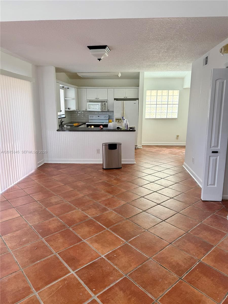 1094 SE 6th Ave 1094 photo 6