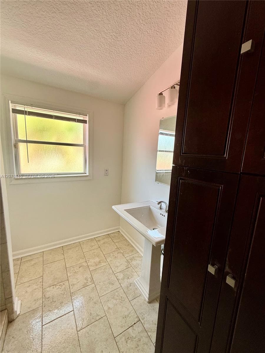 1094 SE 6th Ave 1094 photo 17
