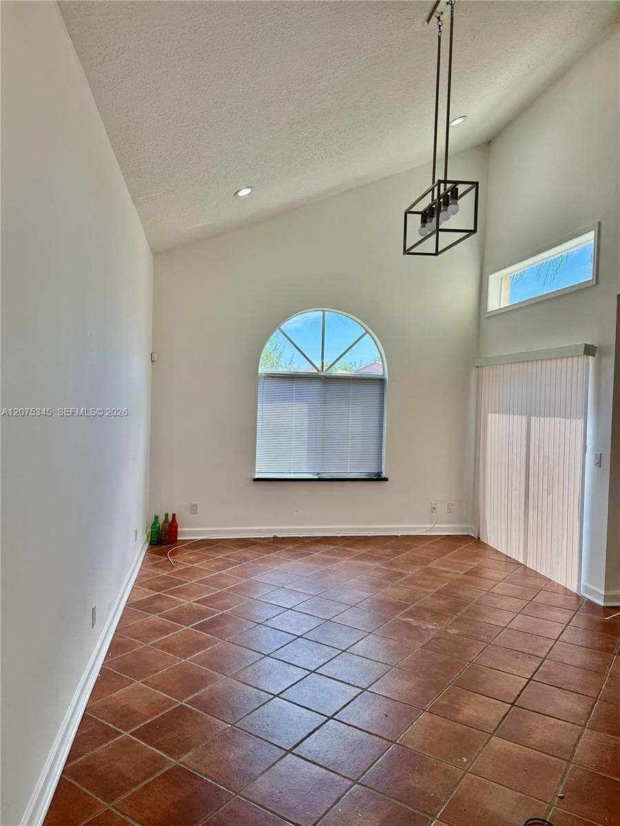 1094 SE 6th Ave 1094 photo 5