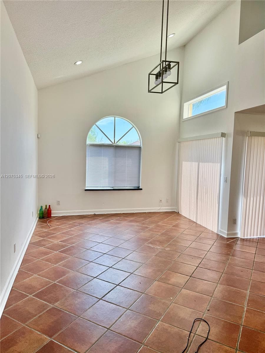1094 SE 6th Ave 1094 photo 4