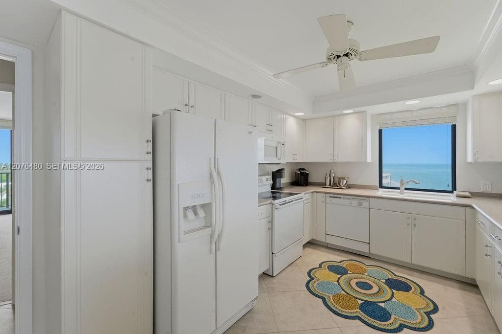 200 Beach Rd 701 photo 24
