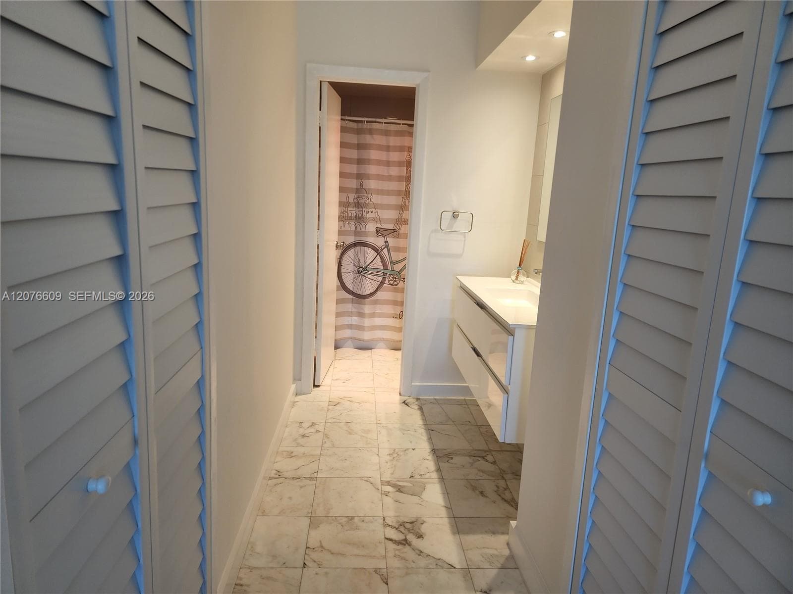 300 Bayview Dr 1608 photo 10