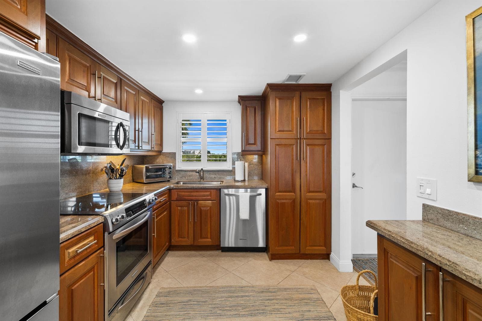 511 BAYSHORE Drive 408 photo 10