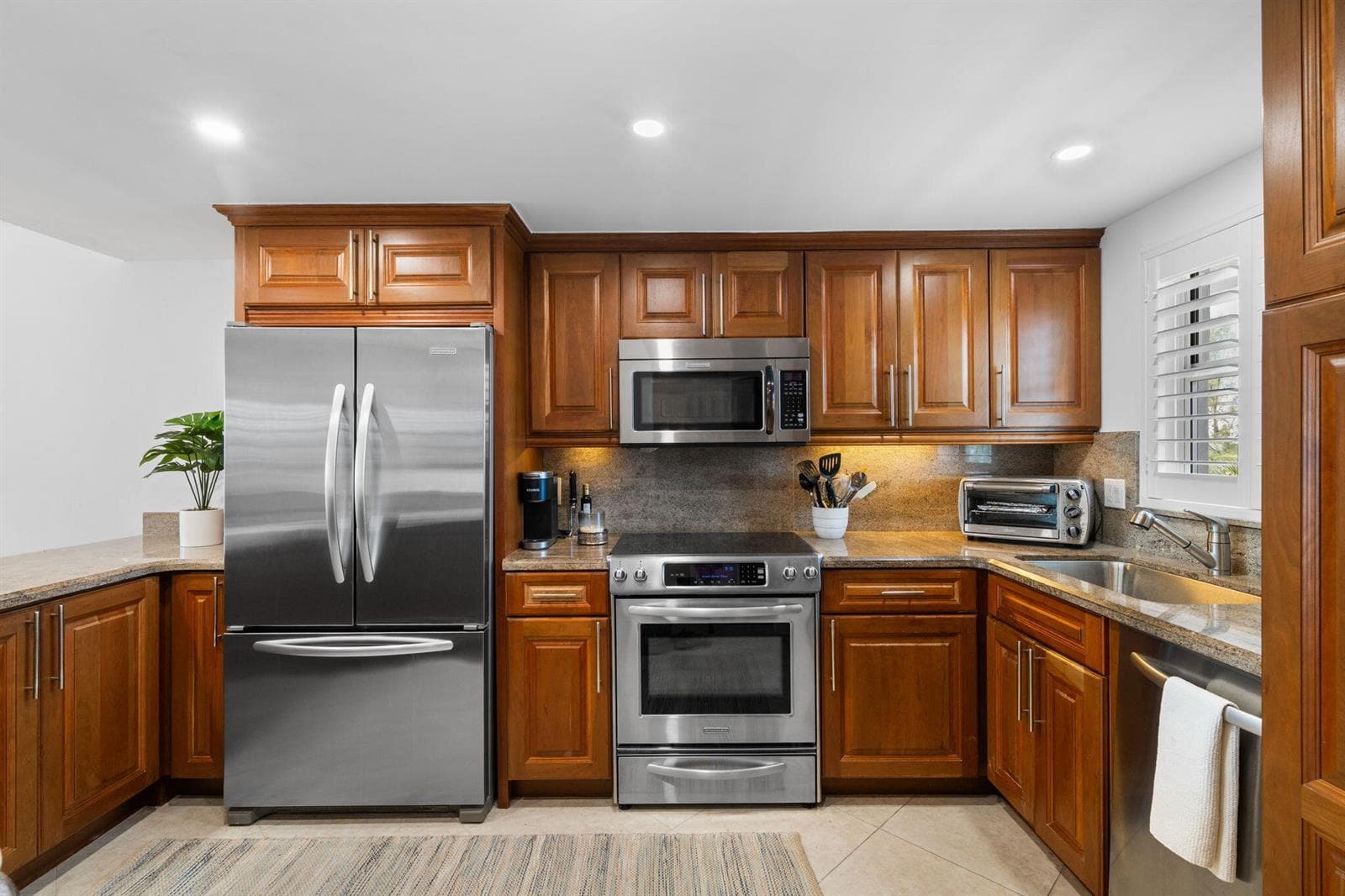 511 BAYSHORE Drive 408 photo 8