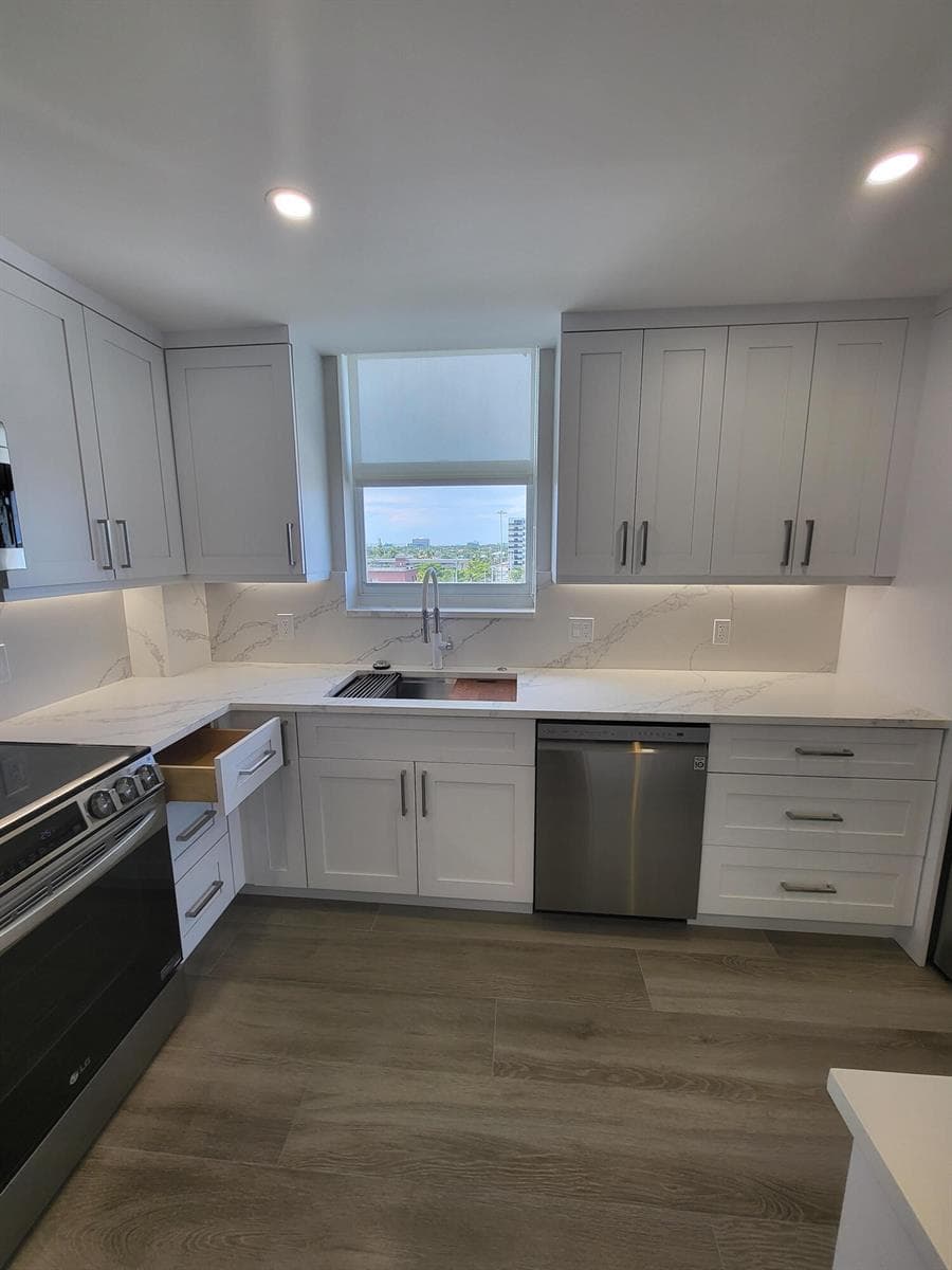 3100 NE 49th Street 701 photo 9