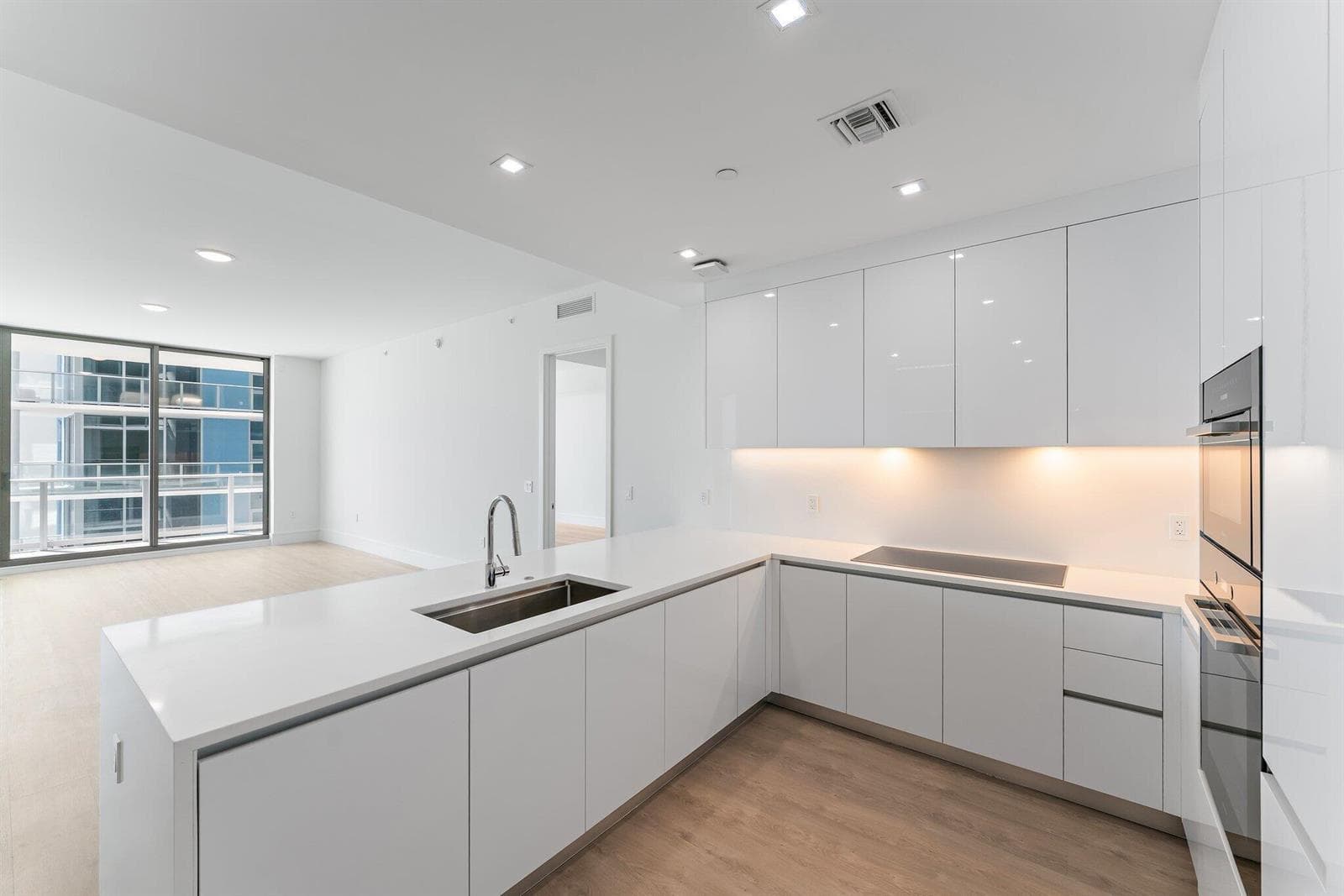 220 Lake Shore Drive 1219 photo 4