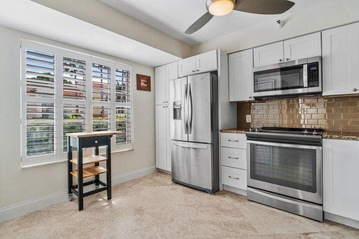 123 Yacht Club Way 102 photo 7