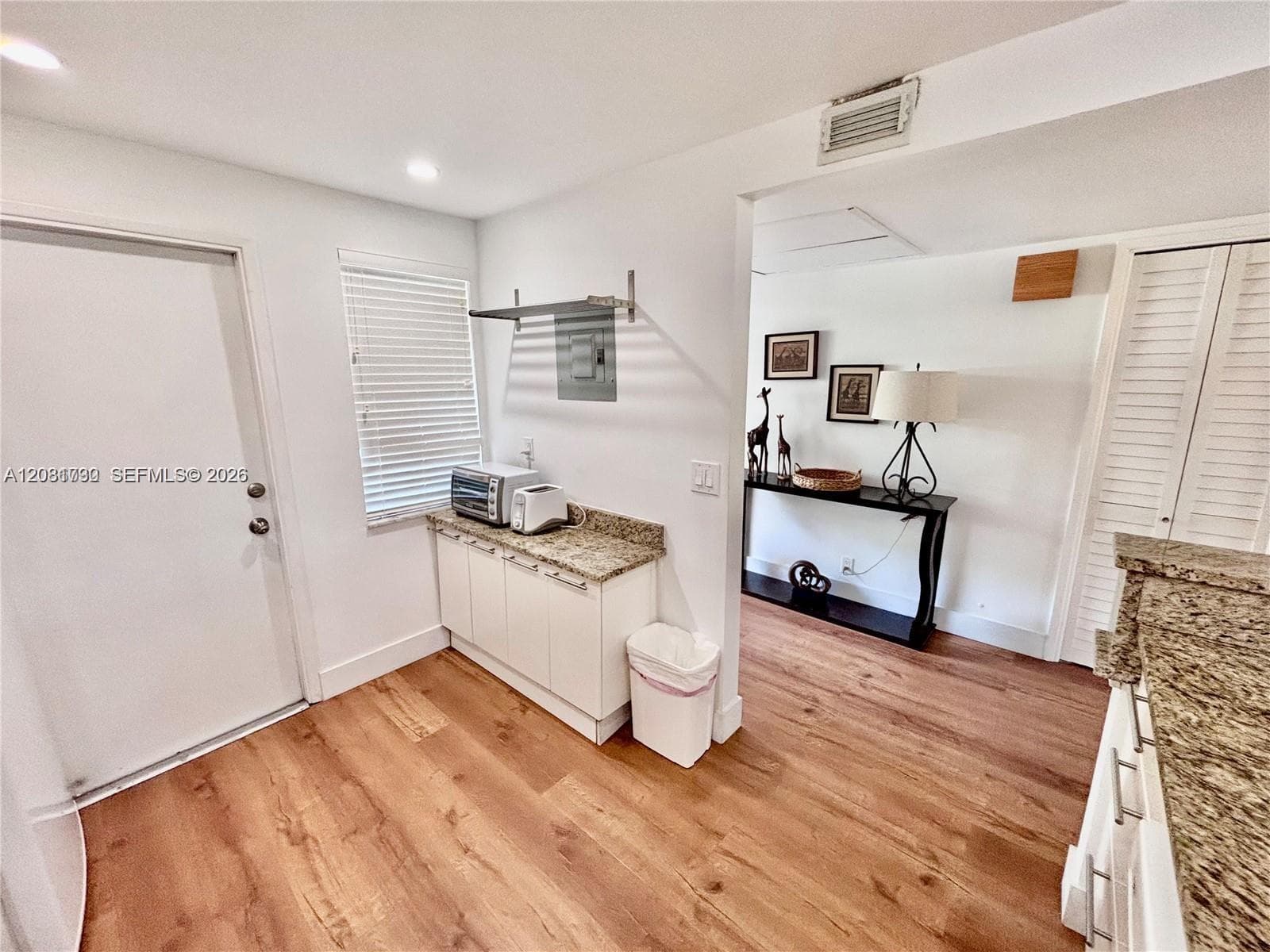 3051 S Palm Aire Dr 102 photo 2