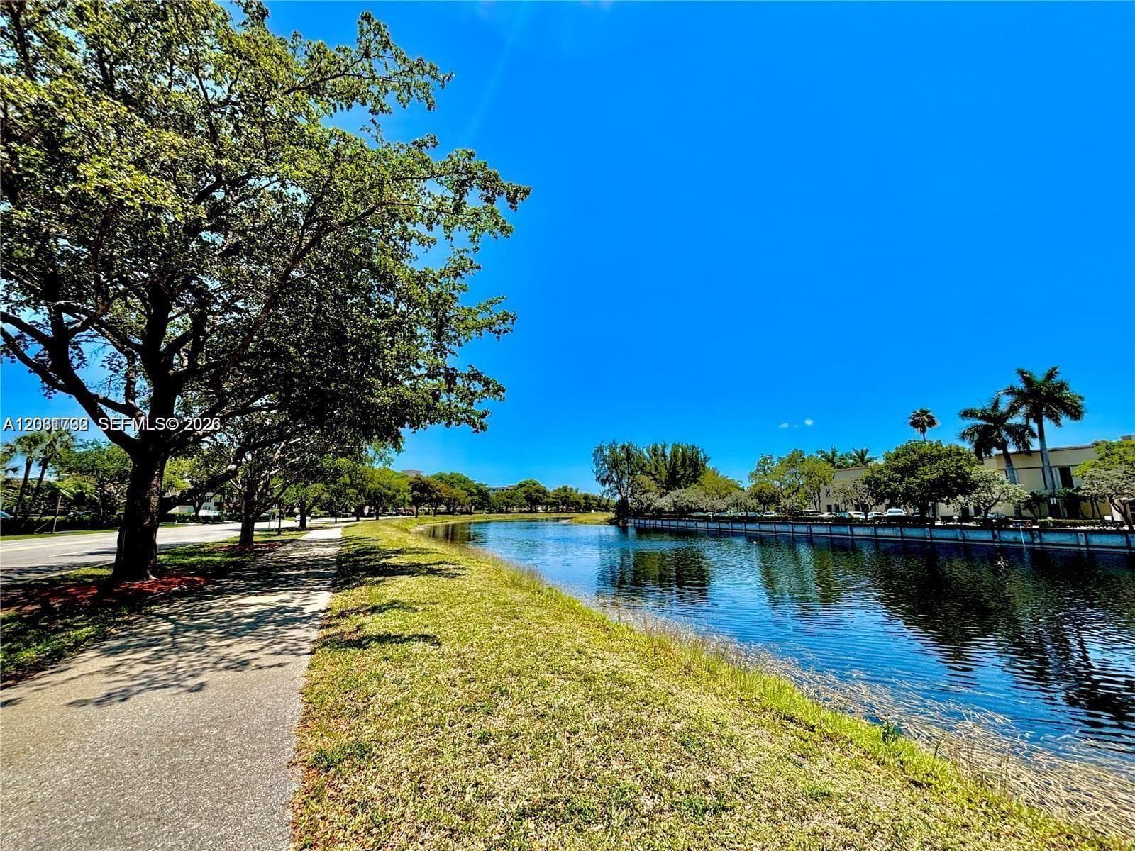 3051 S Palm Aire Dr 102 photo 24