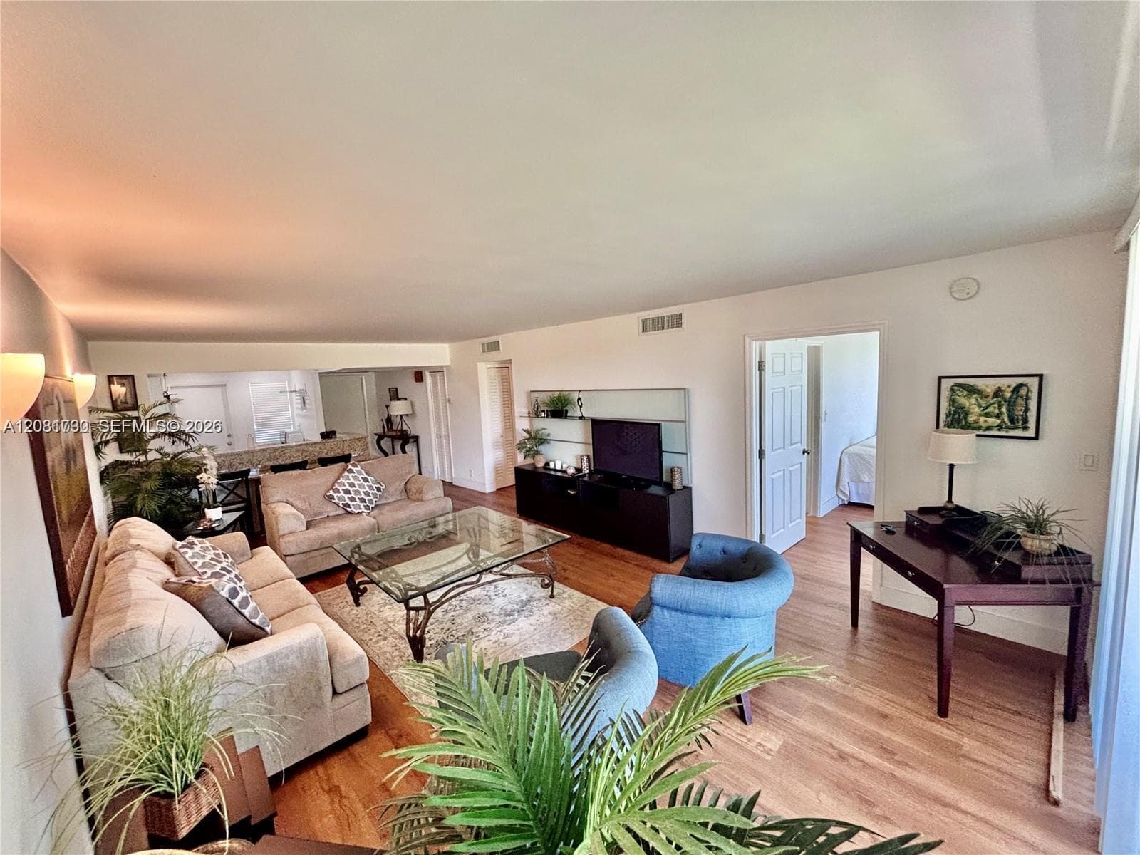3051 S Palm Aire Dr 102 photo 4