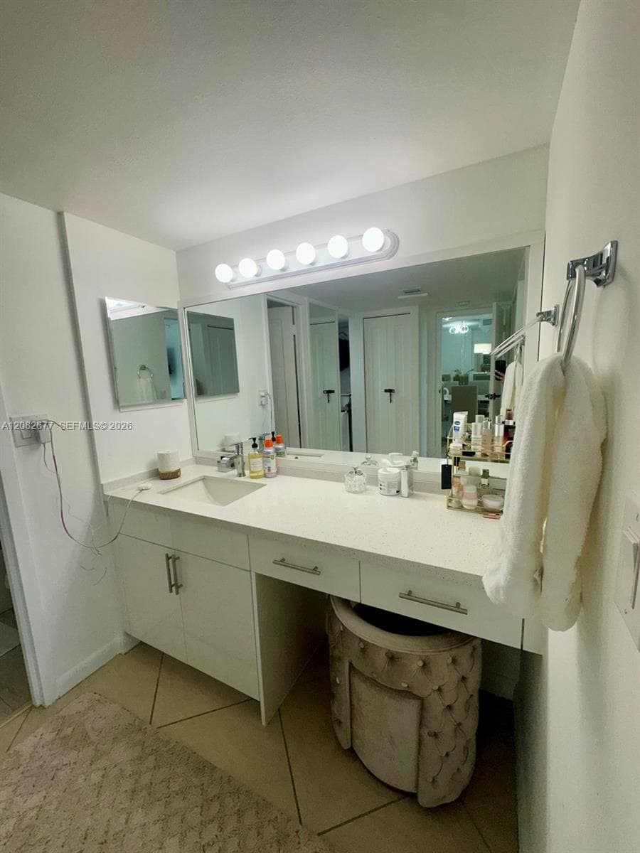 100 Bayview Dr 1114 photo 20
