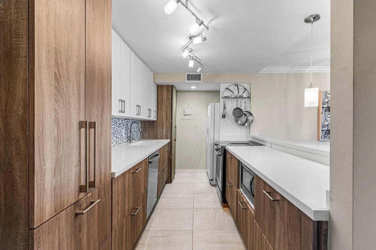 1208 Marine Way 506 photo 15