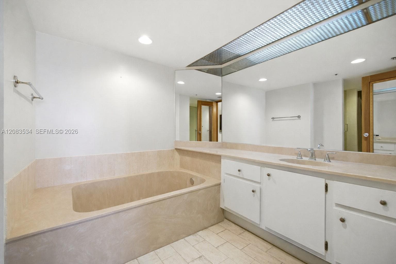 1717 N Bayshore Dr A-3354 photo 22