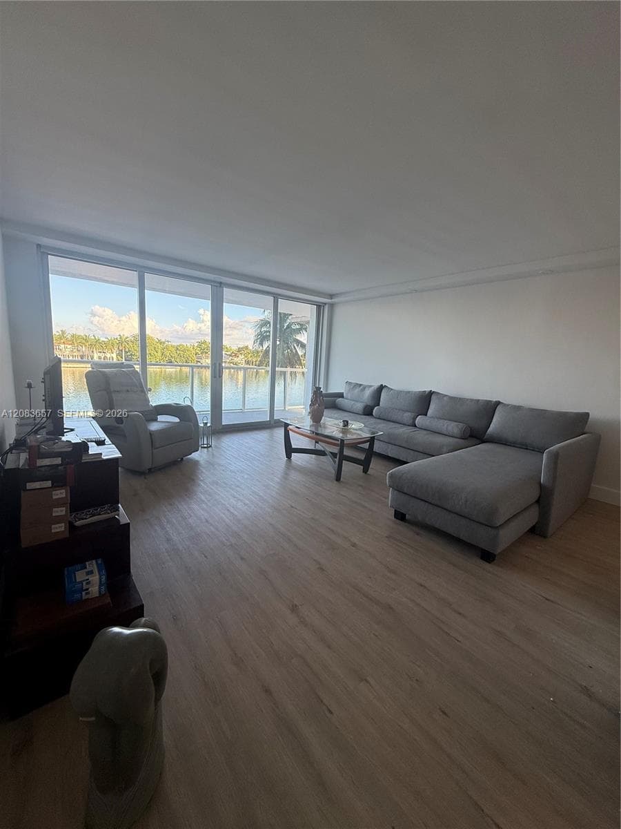 5750 Collins Ave 3F photo 1