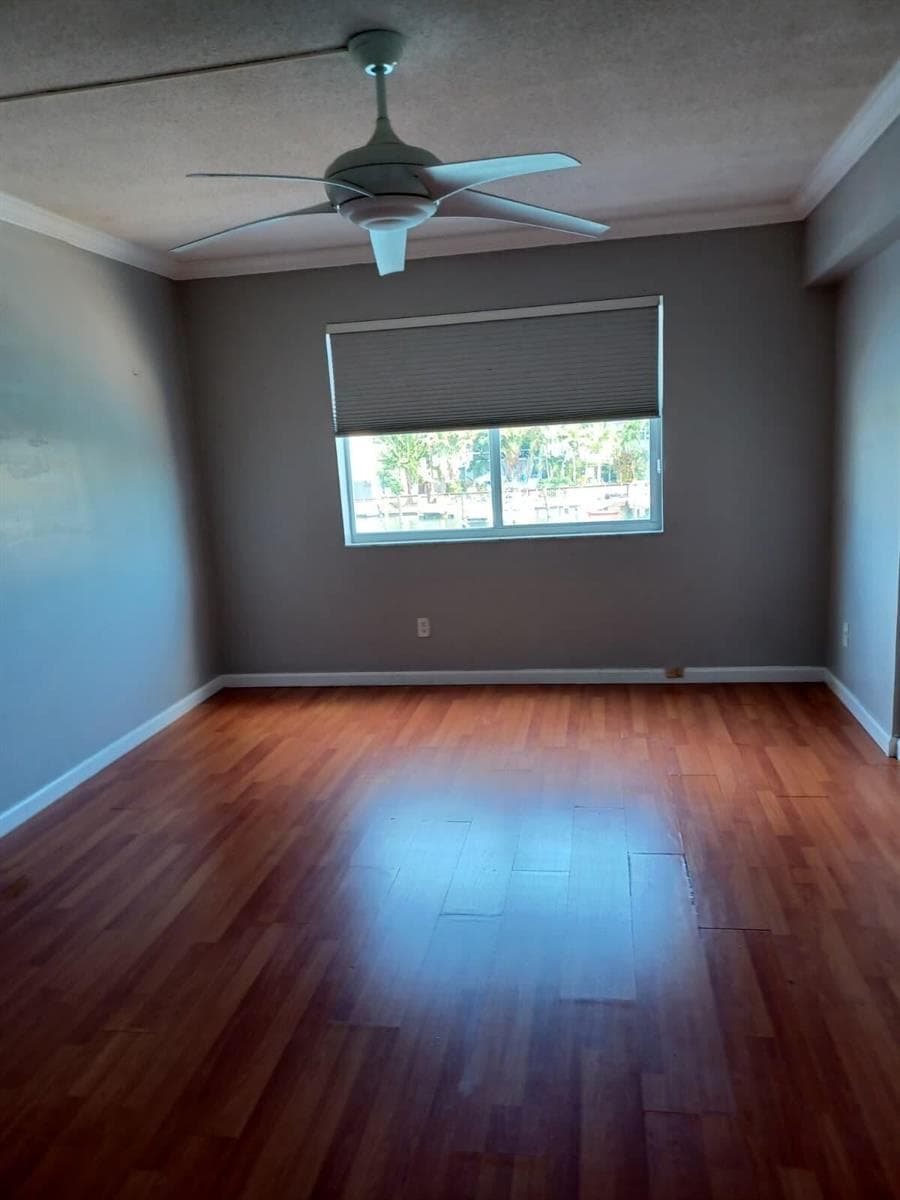 8001 N CRESPI Boulevard 2C photo 17