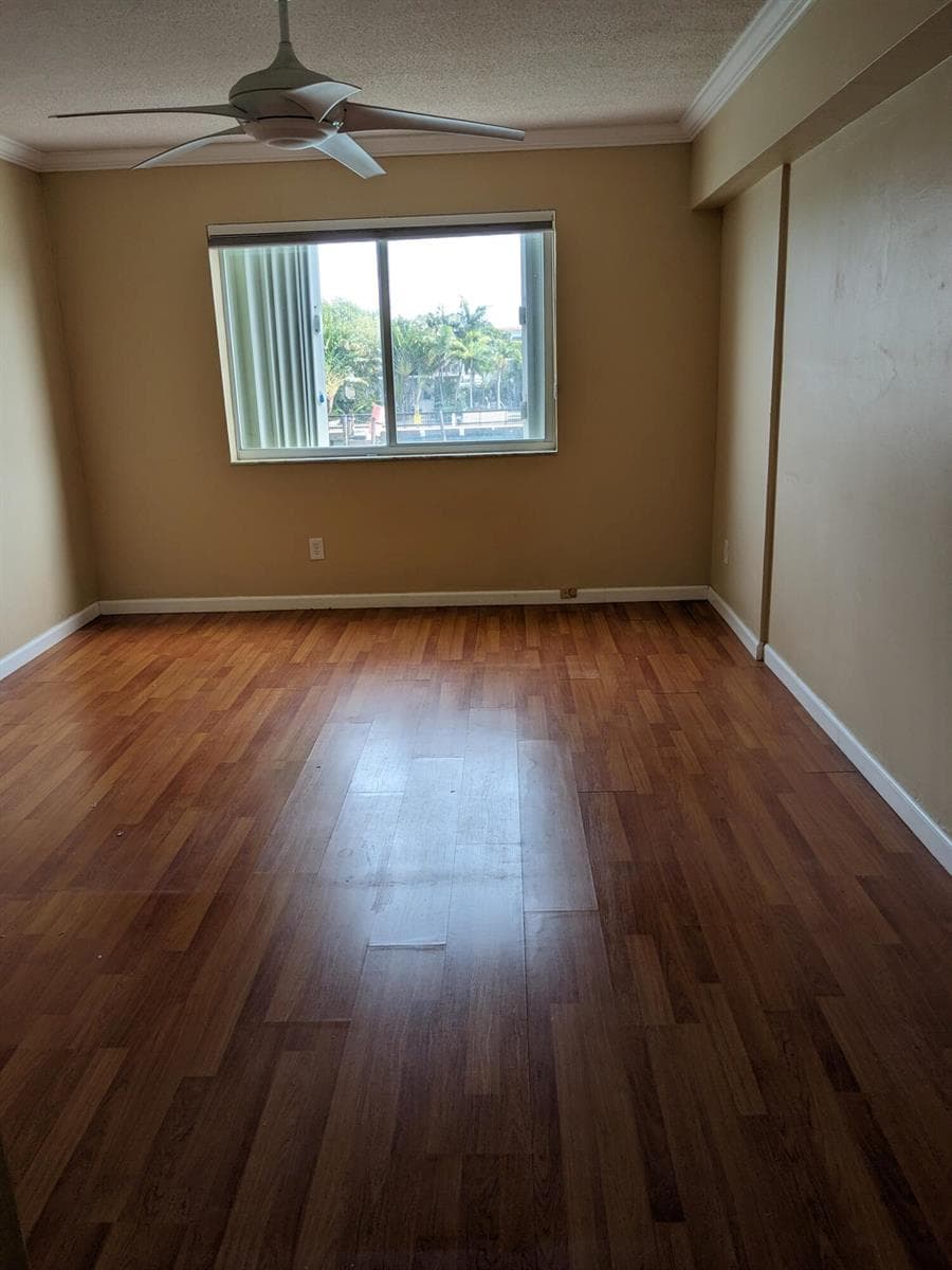 8001 N CRESPI Boulevard 2C photo 18