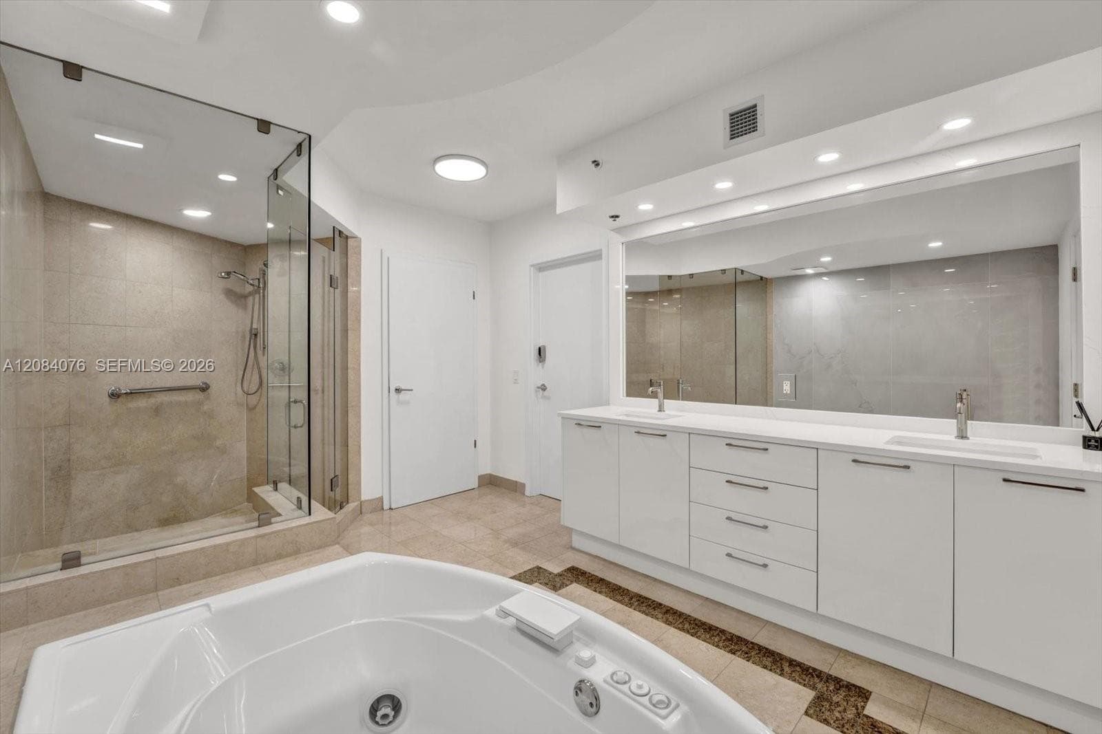 18911 Collins Ave 606 photo 14