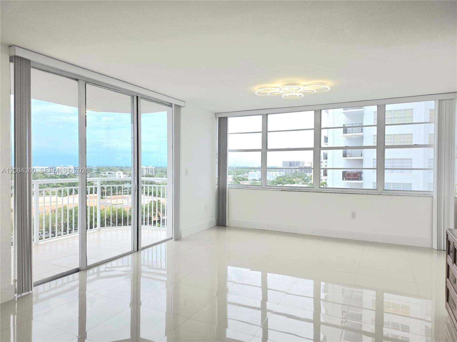 18051 Biscayne Blvd 1204 photo 2
