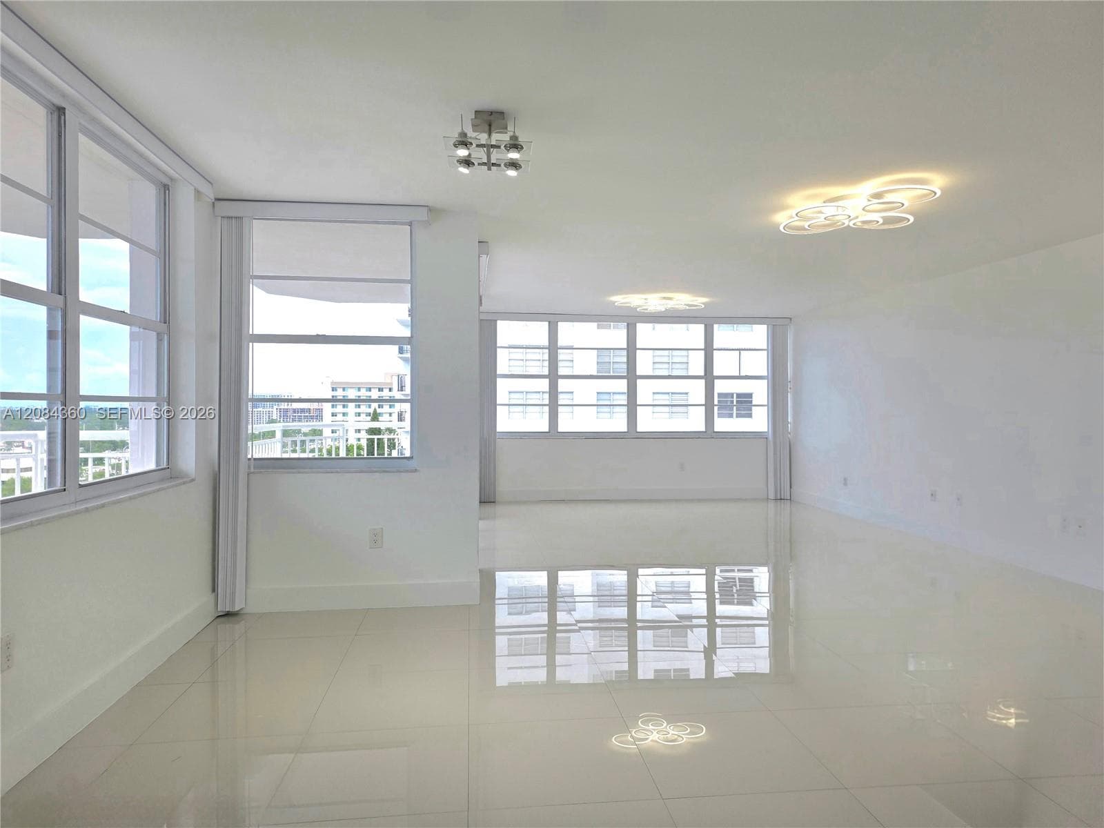 18051 Biscayne Blvd 1204 photo 3