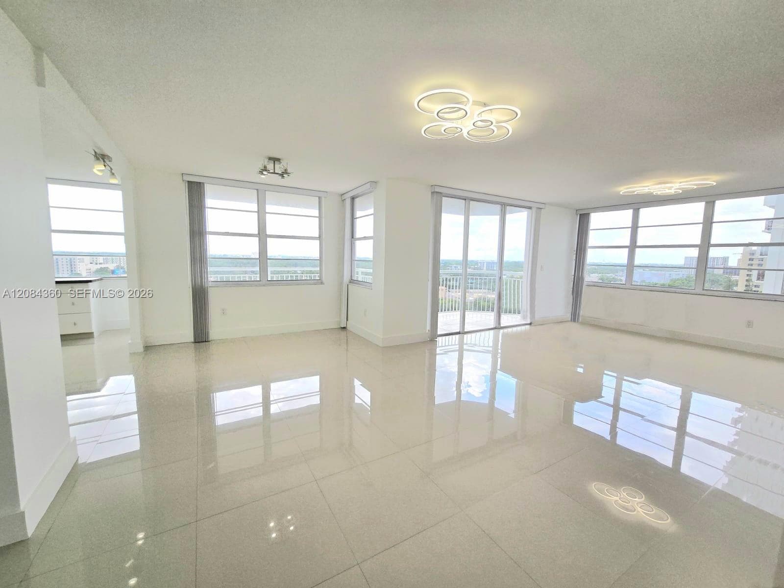 18051 Biscayne Blvd 1204 photo 1