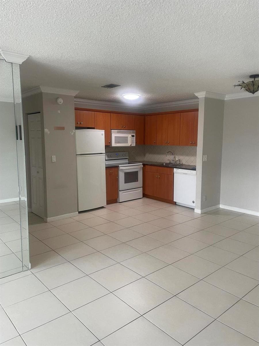 170 CYPRESS CLUB Drive 730 photo 5
