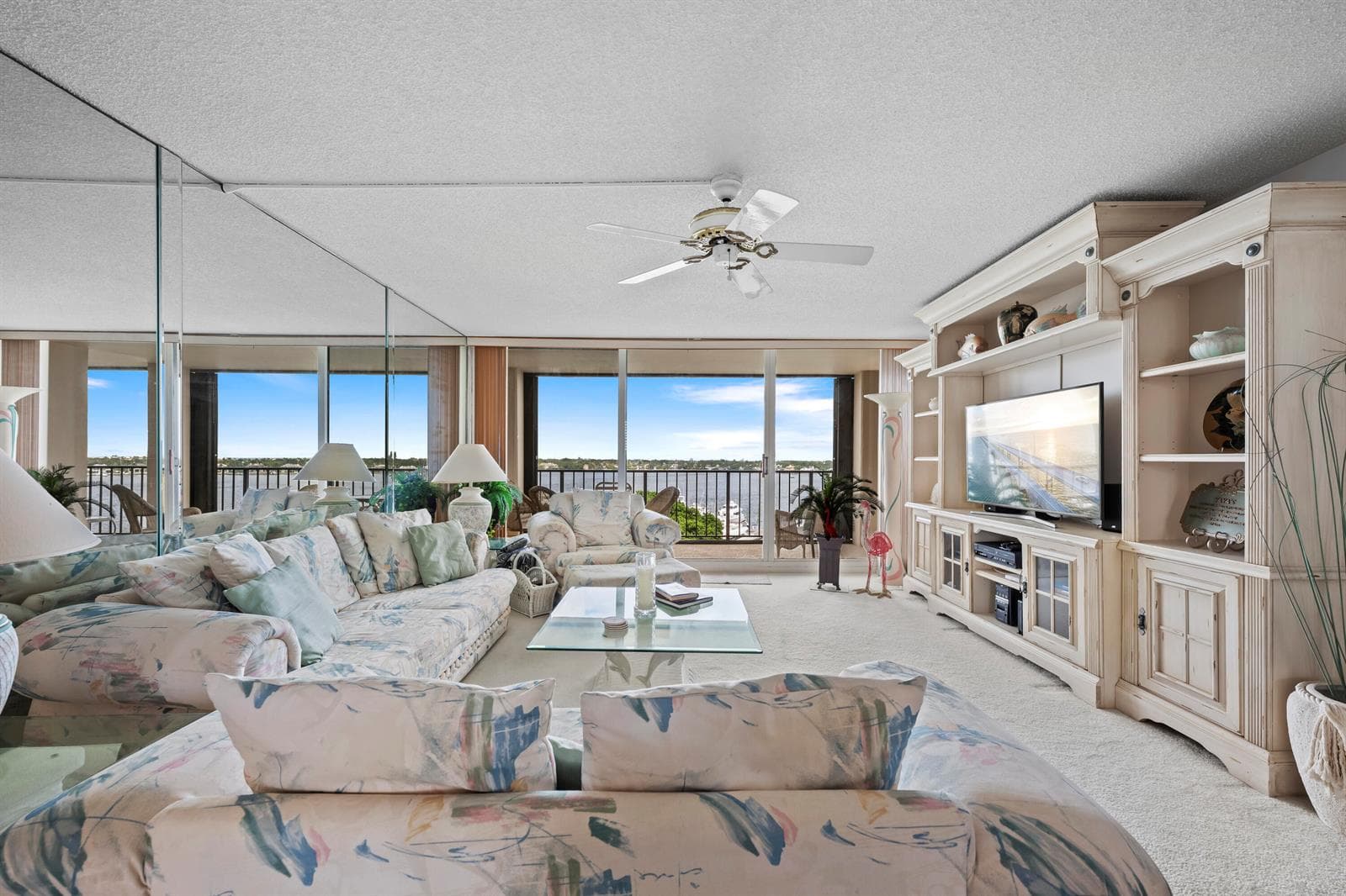 134 LAKESHORE Drive 814 photo 7