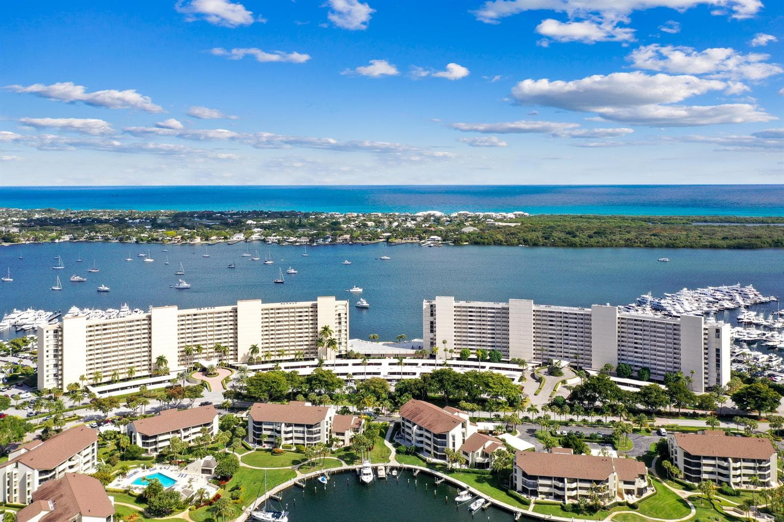134 LAKESHORE Drive 814 photo 1
