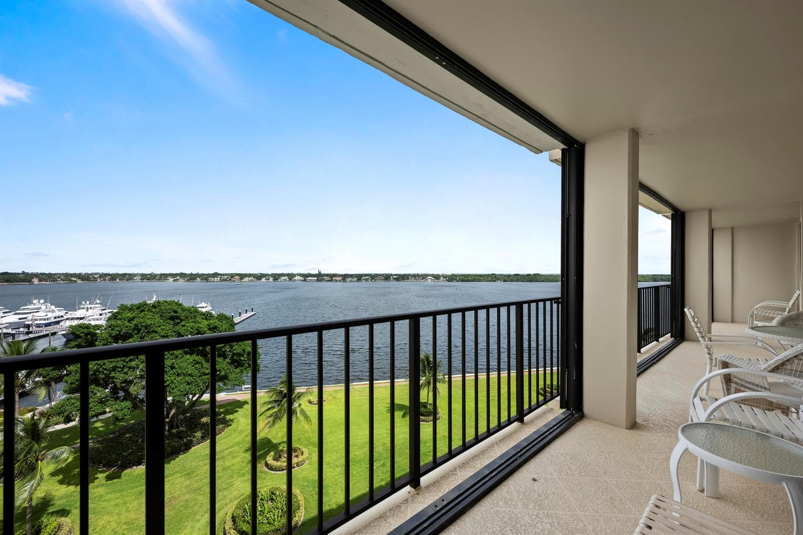 134 LAKESHORE Drive 814 photo 18
